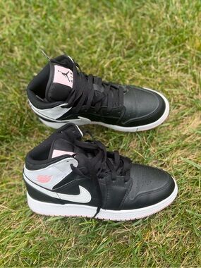 Jordan Air Jordan 1 Mid 'Arctic Punch'